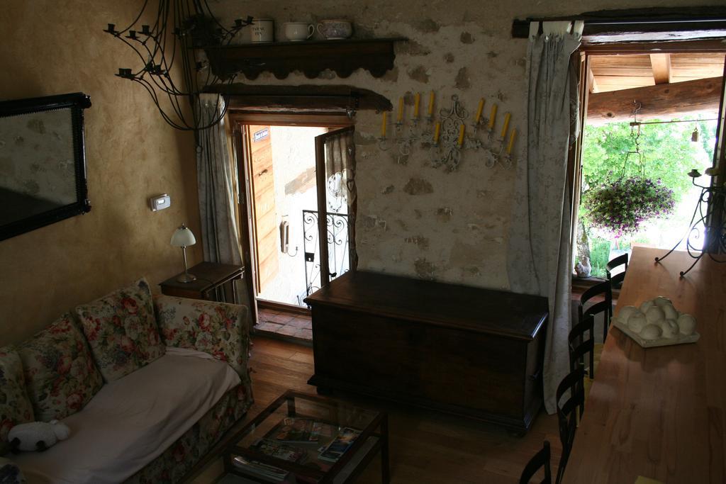 Chambre D'Hotes La Romarine Barnave Exterior foto