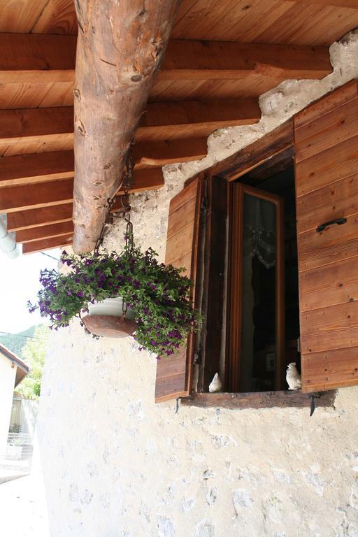 Chambre D'Hotes La Romarine Barnave Exterior foto